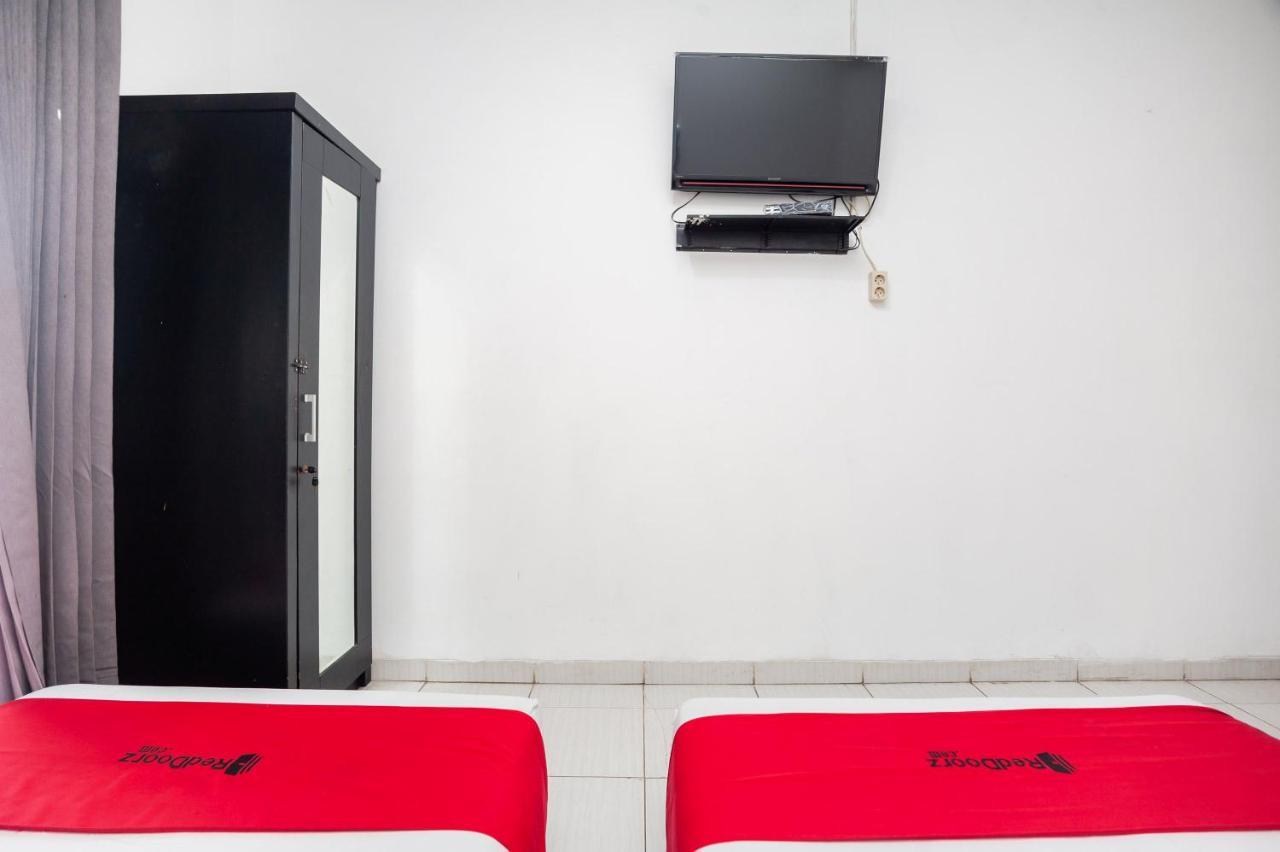 Reddoorz Syariah Near Grand Galaxy Park Hotel Ceger Exterior foto