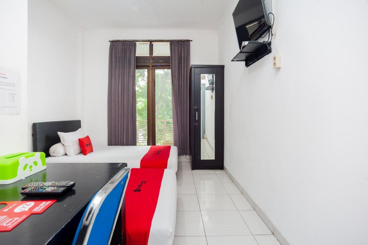 Reddoorz Syariah Near Grand Galaxy Park Hotel Ceger Exterior foto
