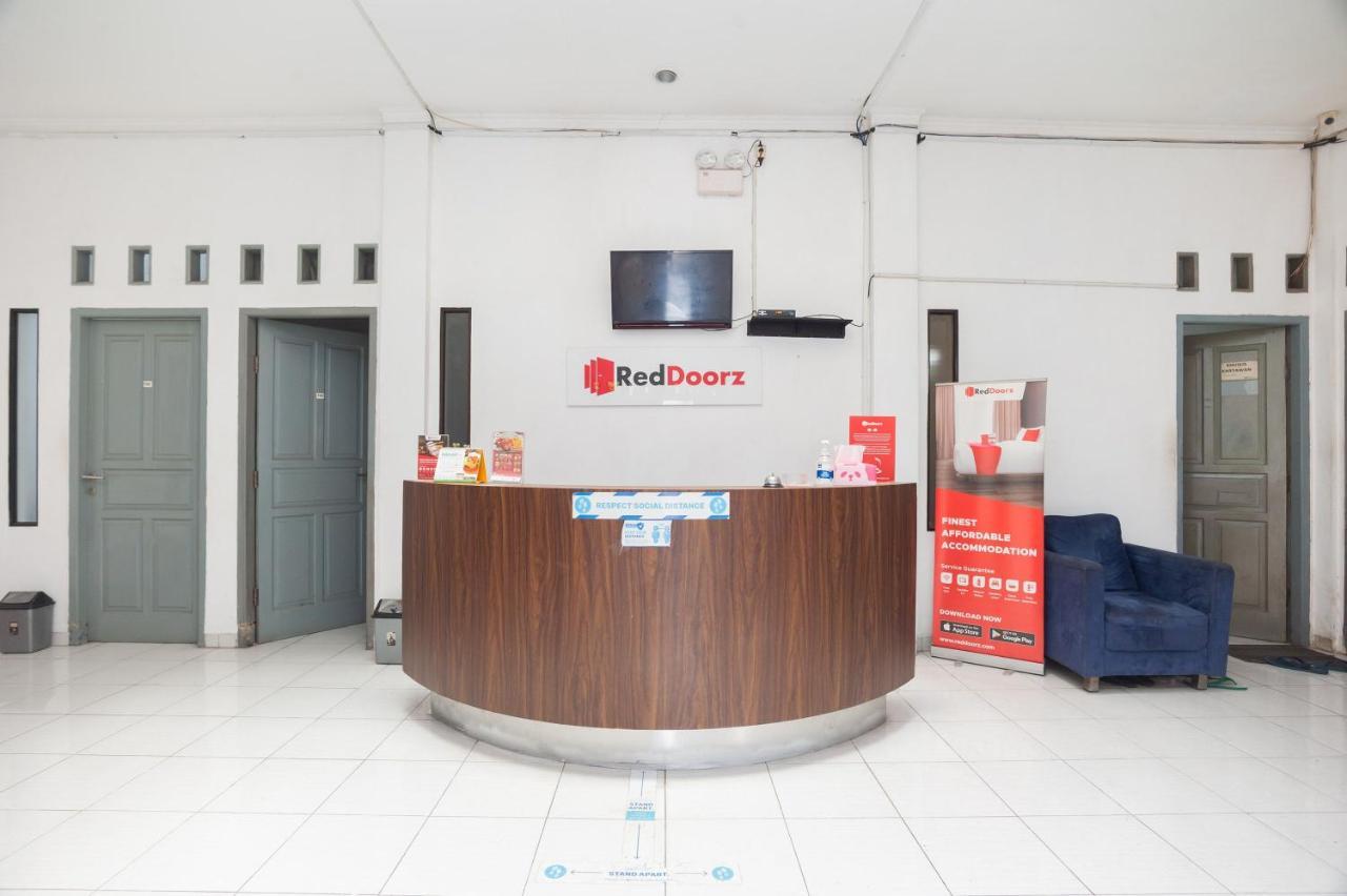 Reddoorz Syariah Near Grand Galaxy Park Hotel Ceger Exterior foto