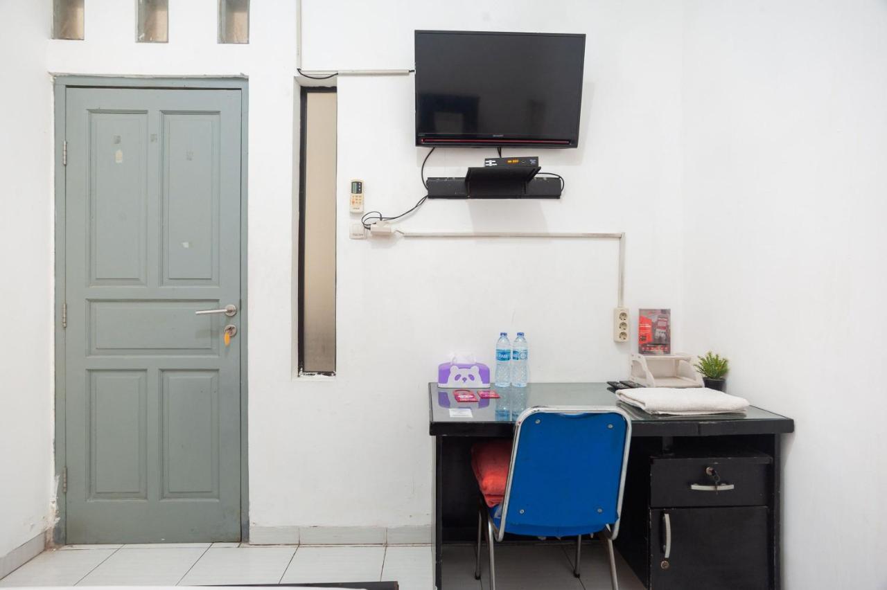 Reddoorz Syariah Near Grand Galaxy Park Hotel Ceger Exterior foto