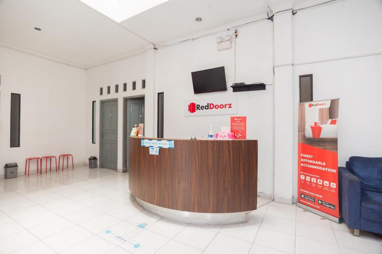 Reddoorz Syariah Near Grand Galaxy Park Hotel Ceger Exterior foto