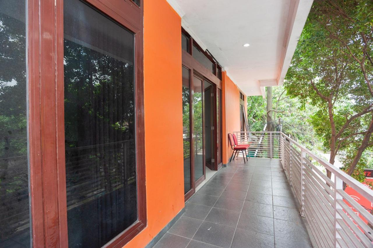 Reddoorz Syariah Near Grand Galaxy Park Hotel Ceger Exterior foto